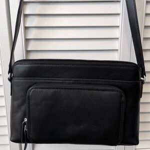 ili New York Black leather RFID PURSE